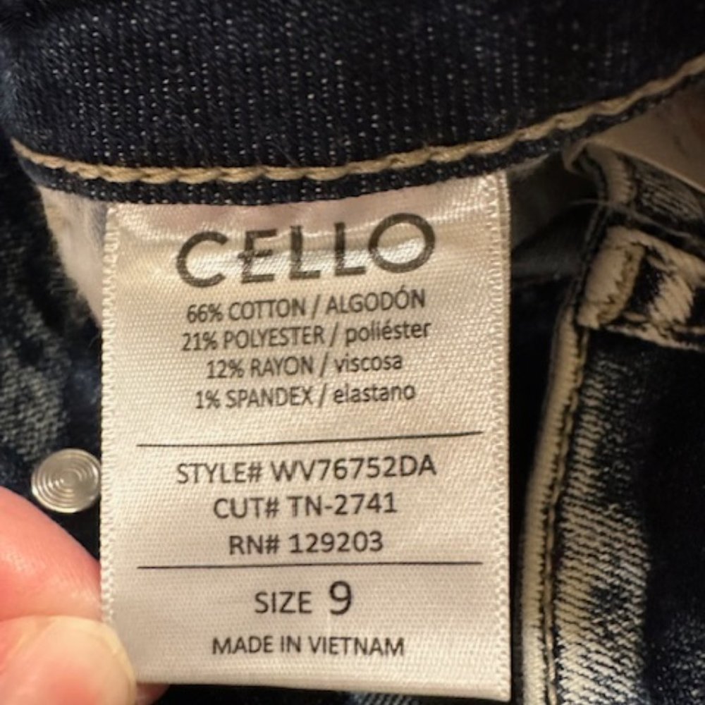 Cello High Waist Distressed Acid Wash Shredded Jeans  (2)  4095   NWT Boutique - Picture 8 of 8